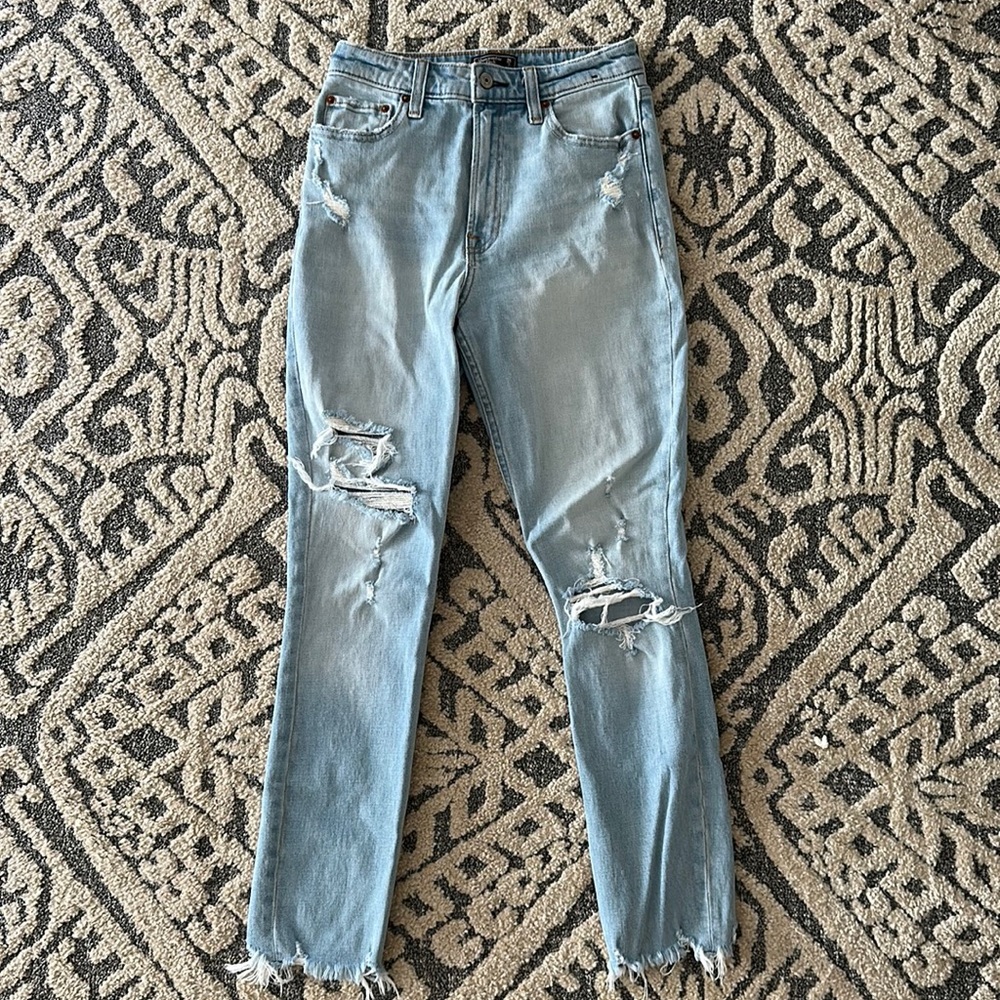 High Rise Light Wash Abercrombie & Fitch Jeans.